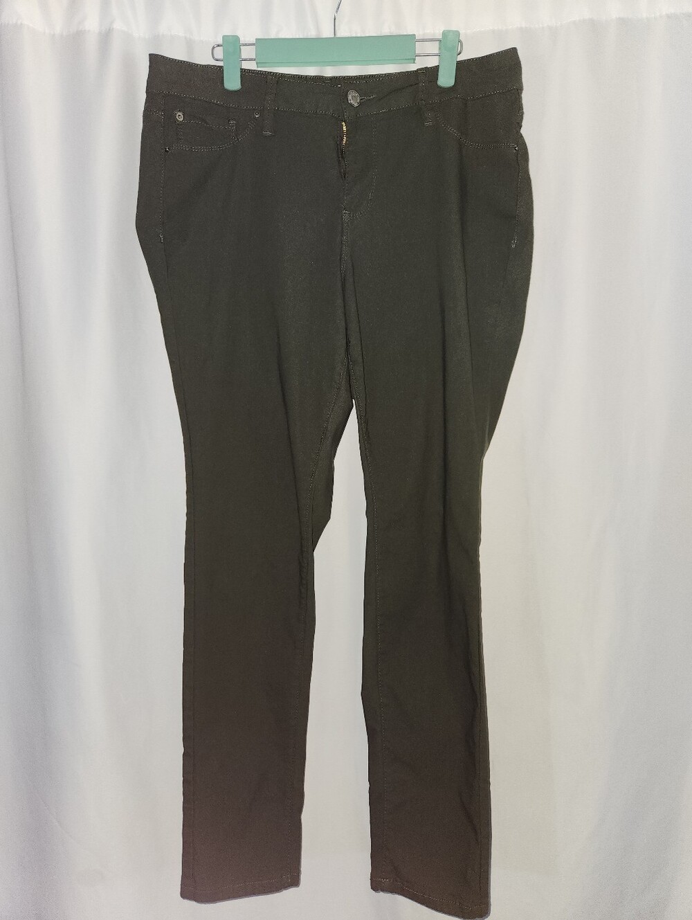 YMI Women's Plus Green Flat-Front pants #tailored #professional #stretch #chic